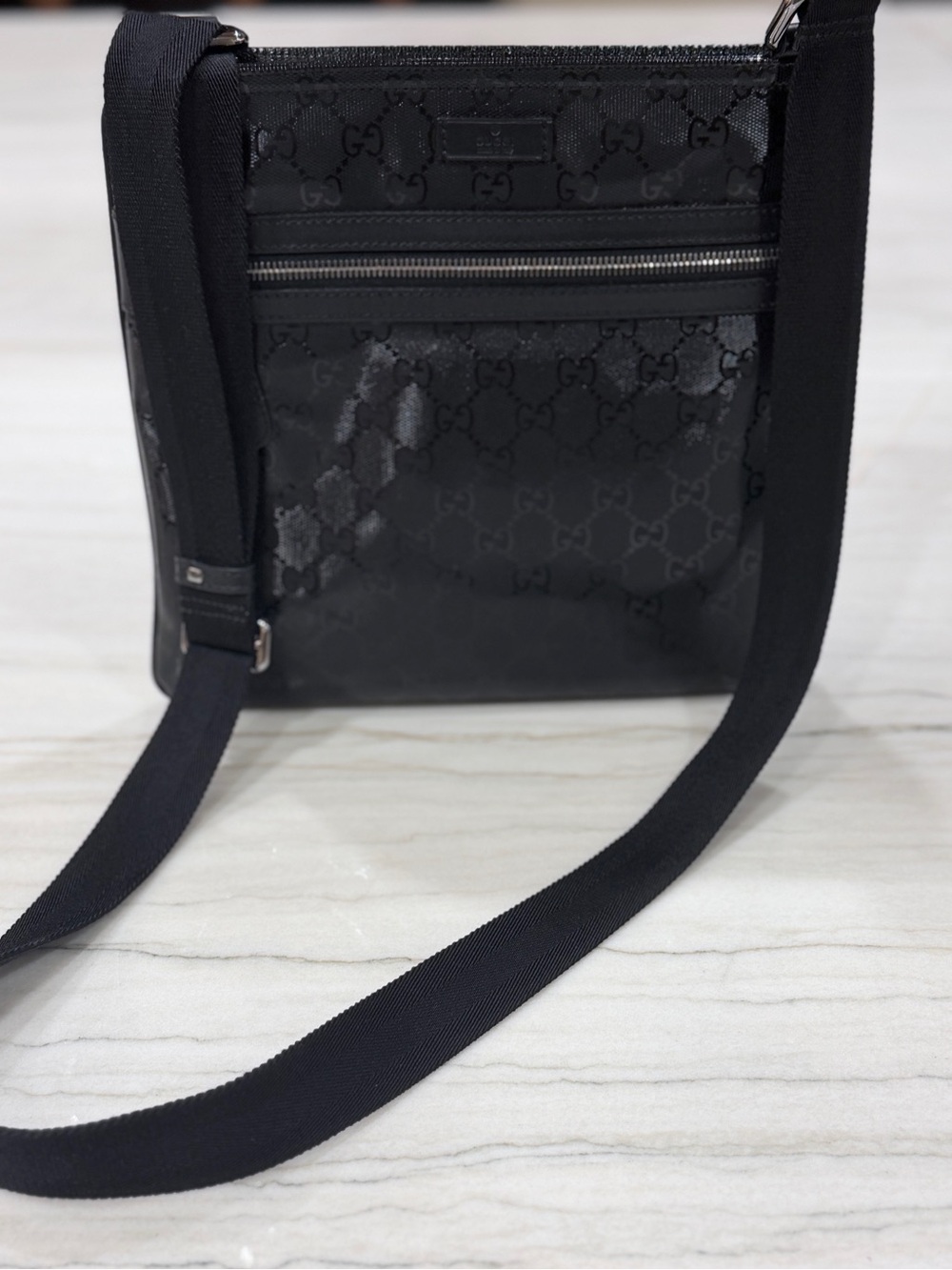 Gucci Imprimé Flat Messenger/Crossbody Bag.